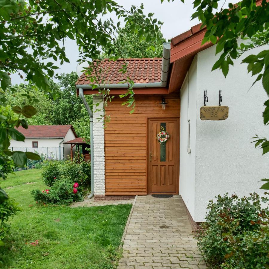 Cseresznyes Apartman เบเรคฟูร์ดู ภายนอก รูปภาพ