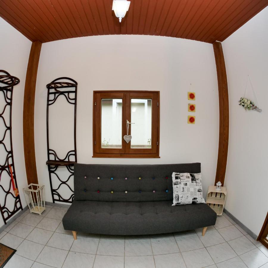 Cseresznyes Apartman เบเรคฟูร์ดู ภายนอก รูปภาพ
