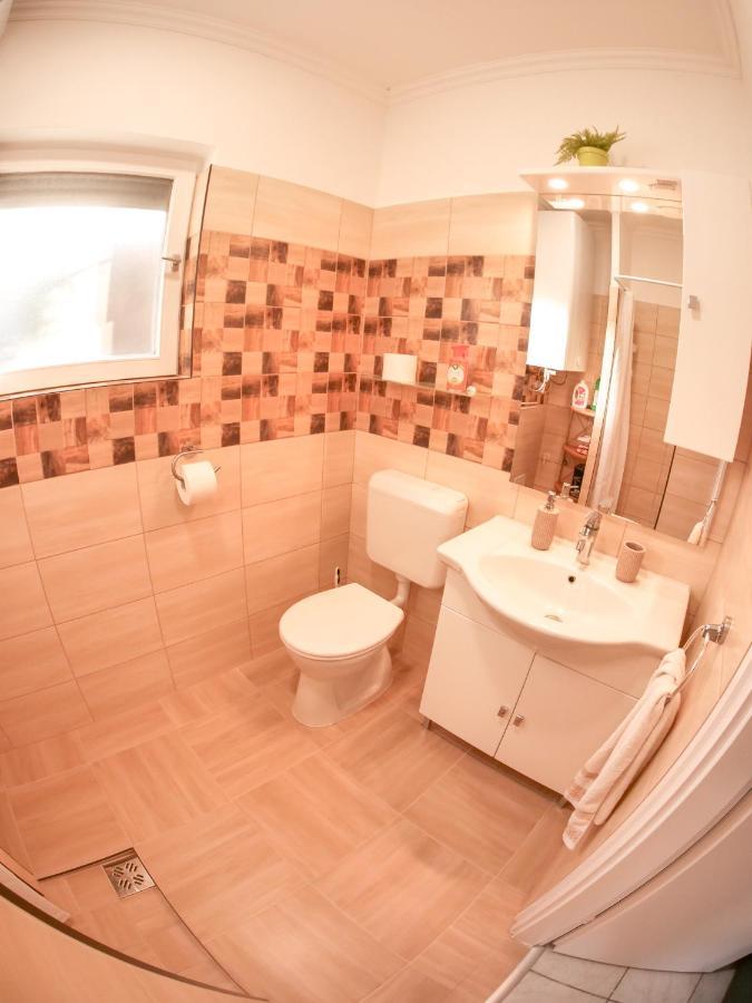 Cseresznyes Apartman เบเรคฟูร์ดู ภายนอก รูปภาพ